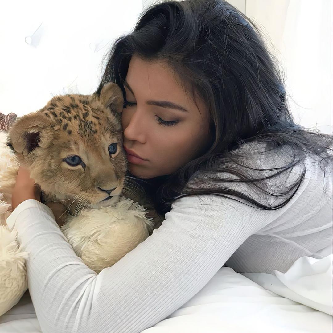 小妞.