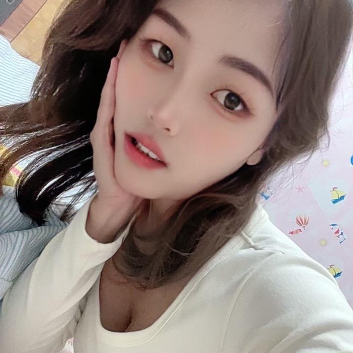 依依