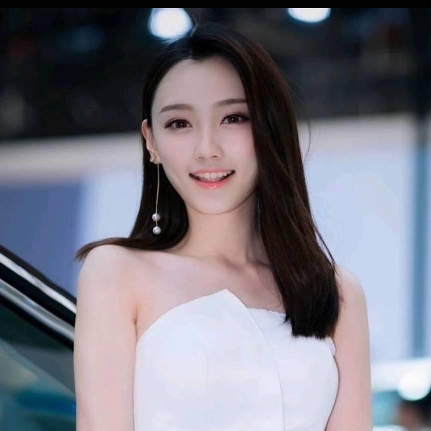 爱摄影的小姐姐