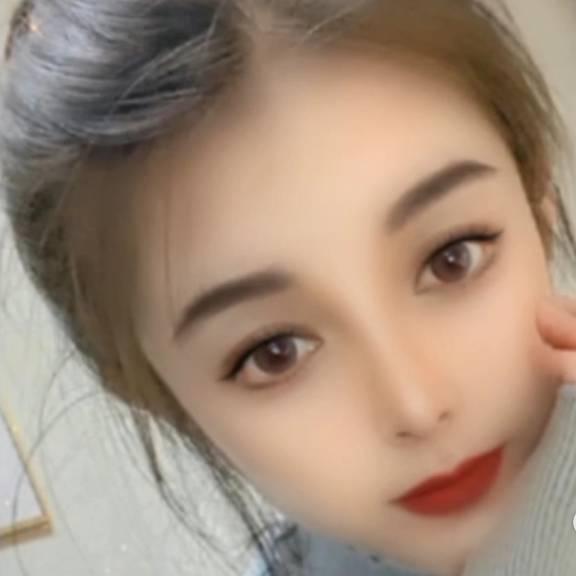 青春活泼小美女