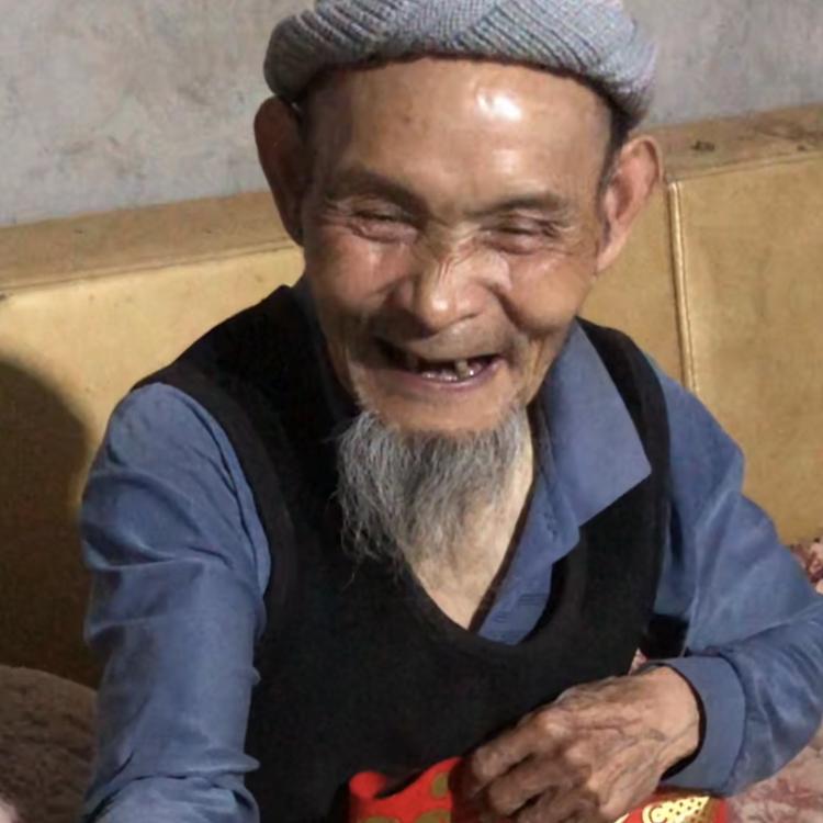 可爱爷爷爱跳舞耶