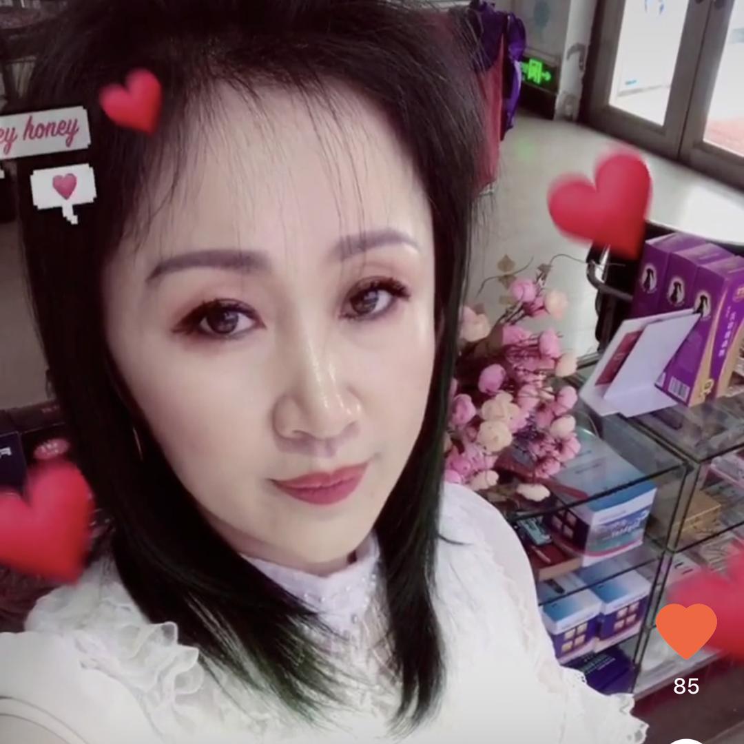 靓丽发艺*霞