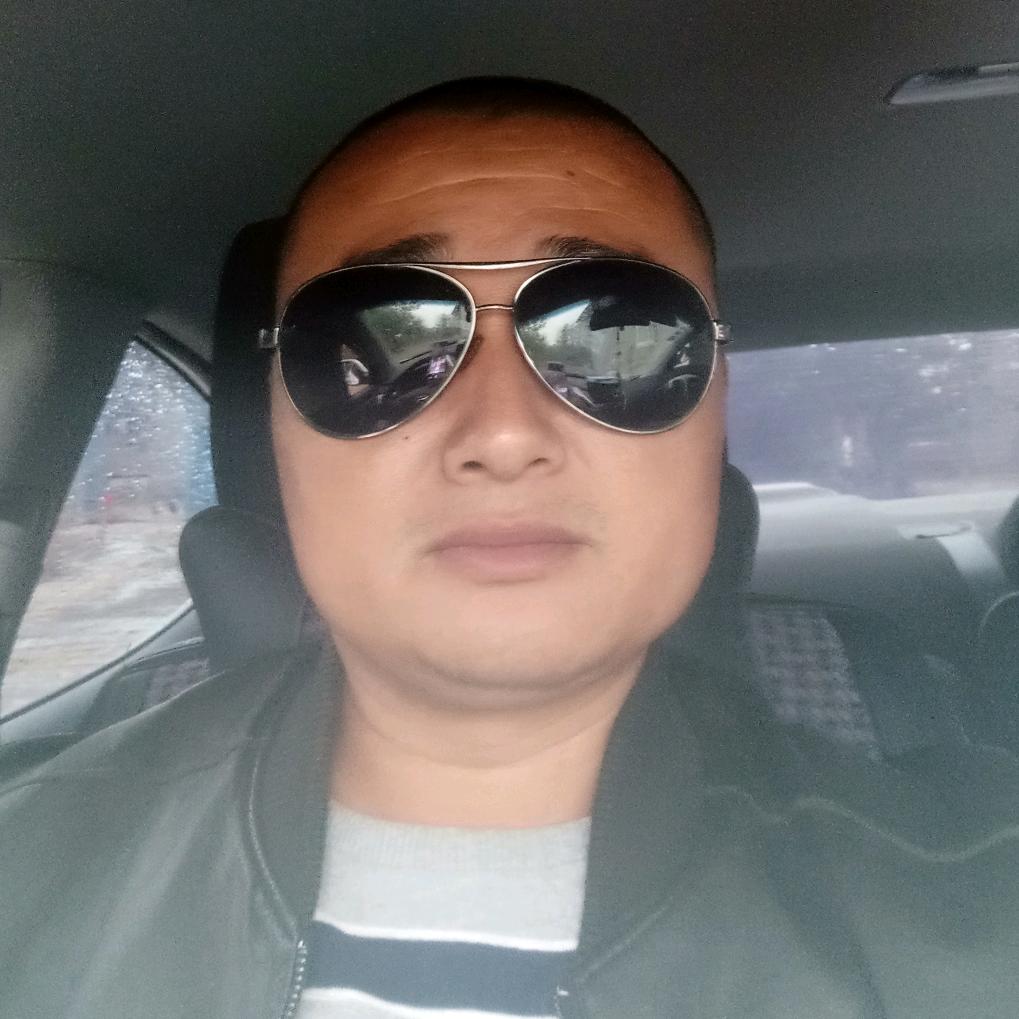 晓扁，大小挖机岀租
