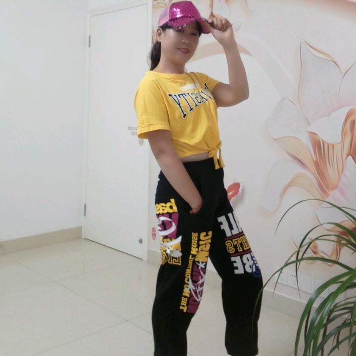 阳光明媚。