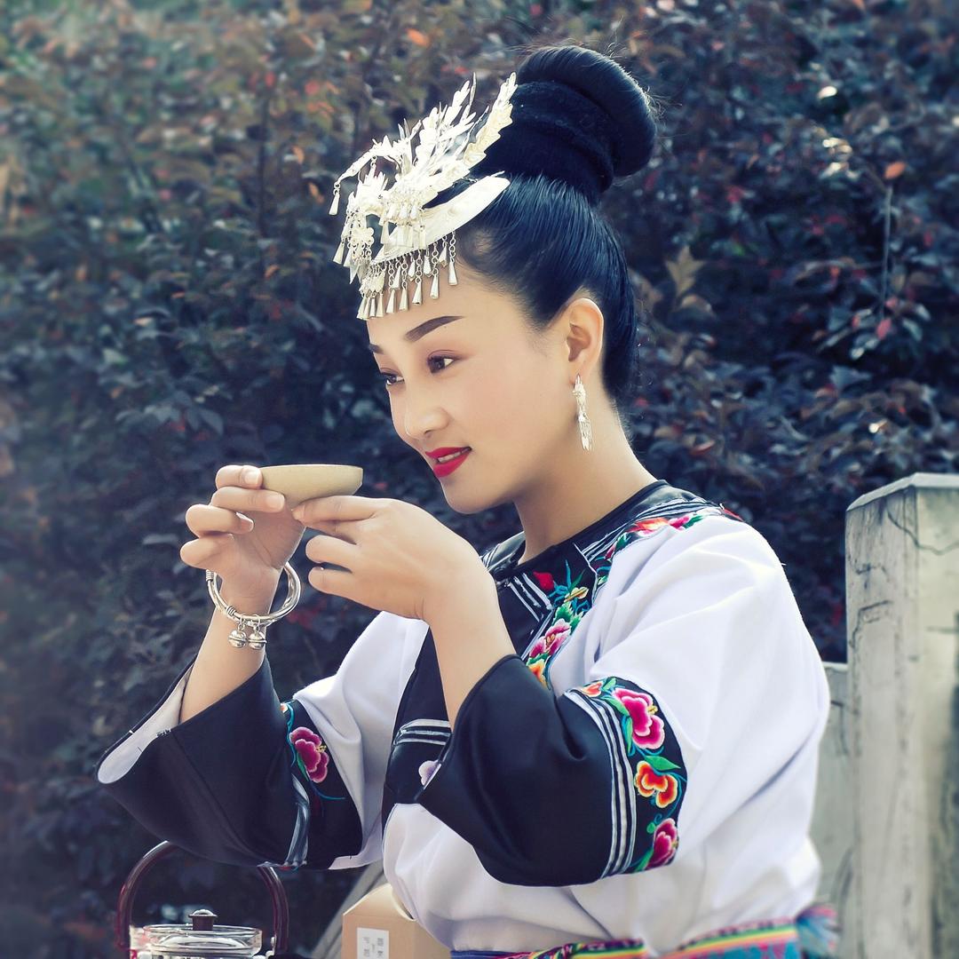 苗亩甸保靖黄金茶