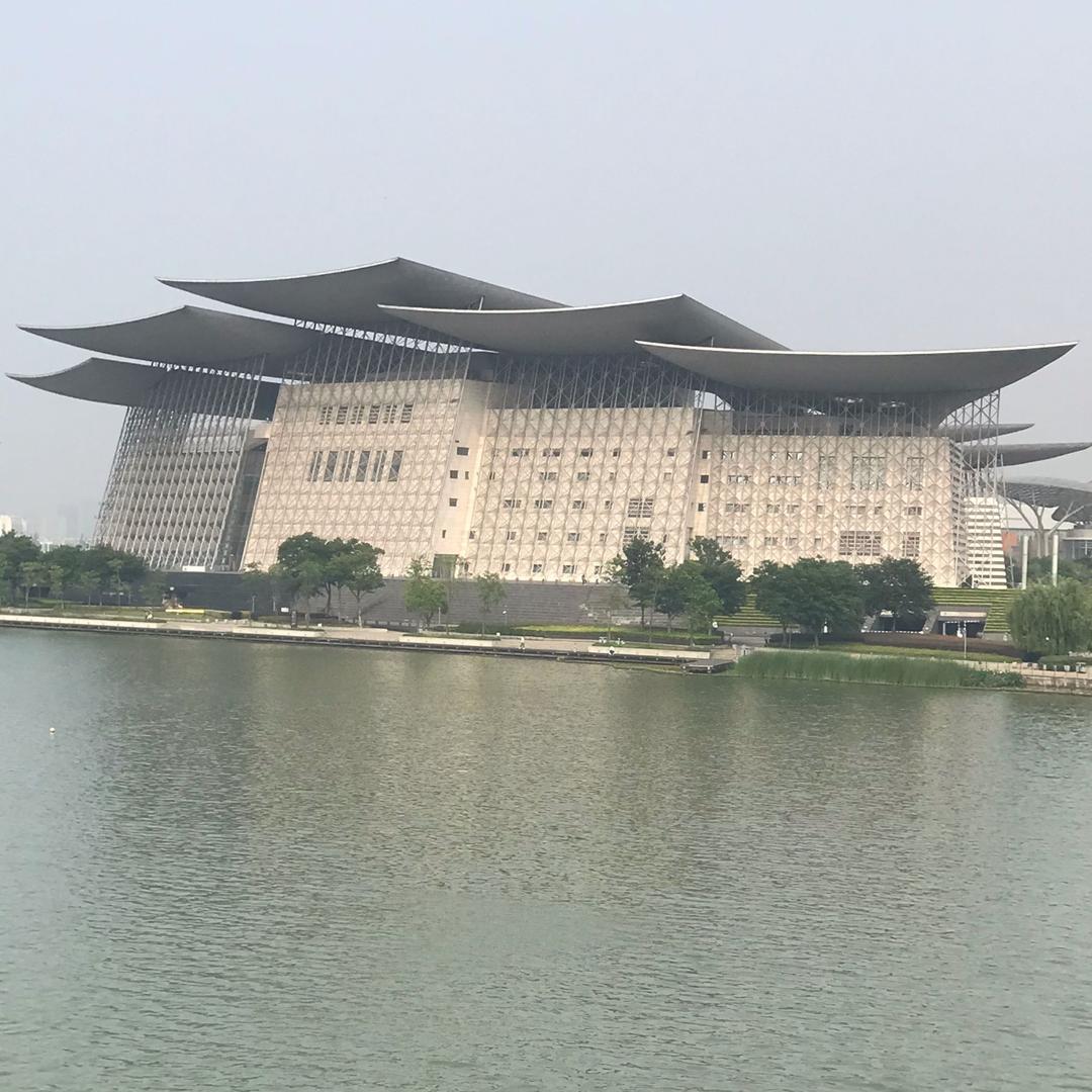 畅涵