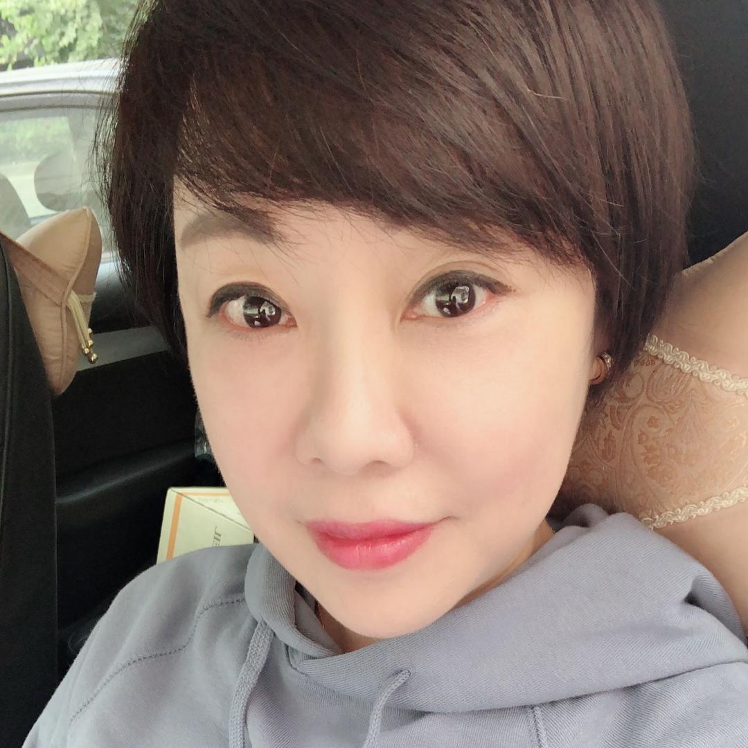 🇨🇳🇭🇰文子姐姐（黄洛雯）