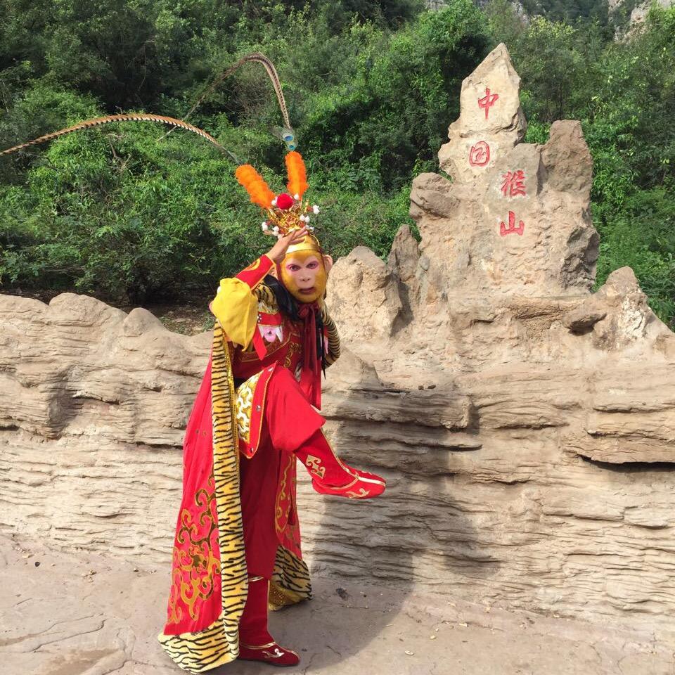 开大巴的孙大圣
