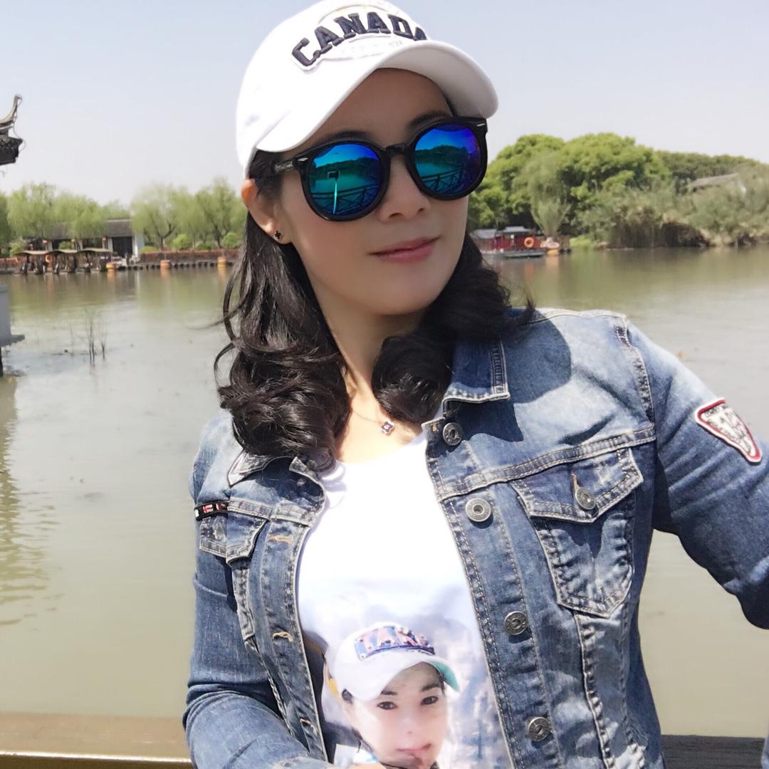 扭腰小姐姐
