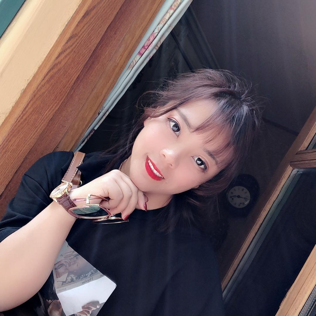 沙河卖画的小姐姐