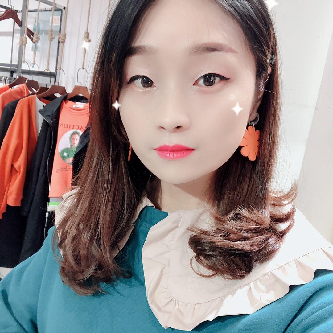卡卡穿搭