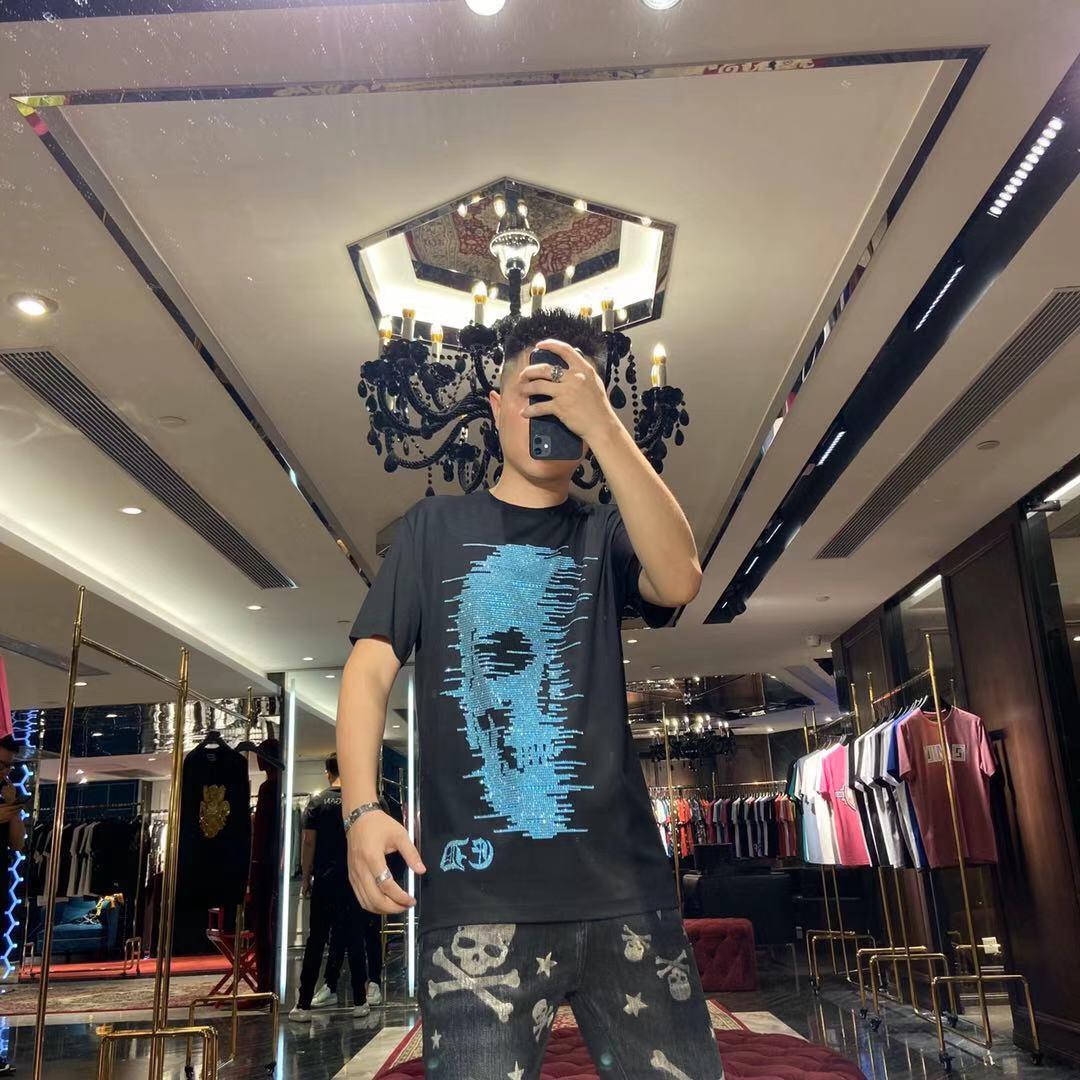 万欧潮服装个体店直播间