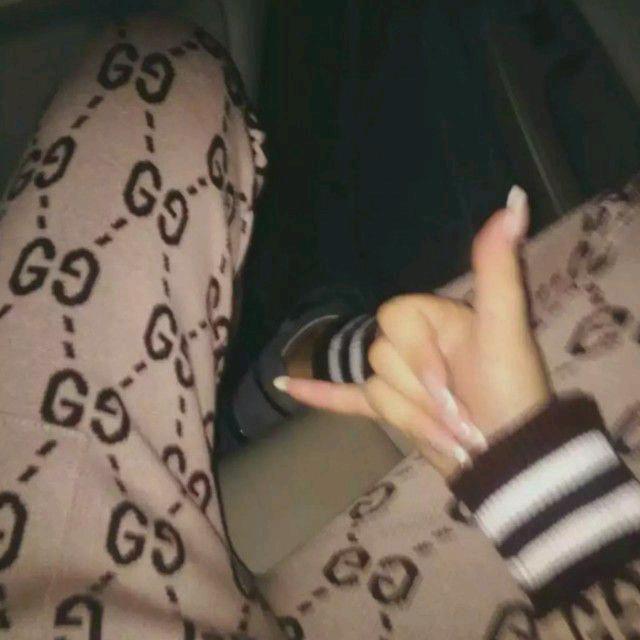 一只白.