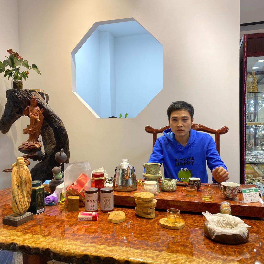 石春林工艺品商店