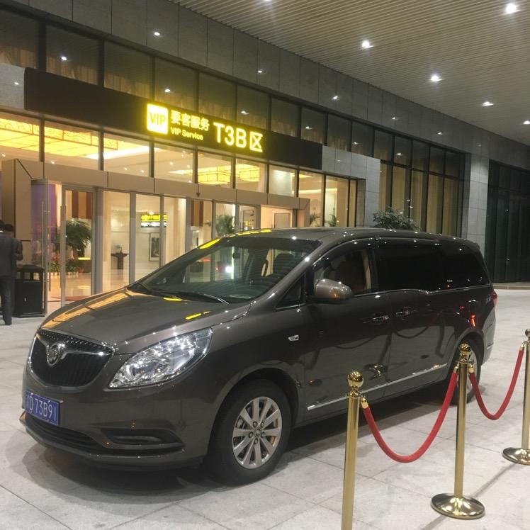 重庆旅游包车、向导肖老师