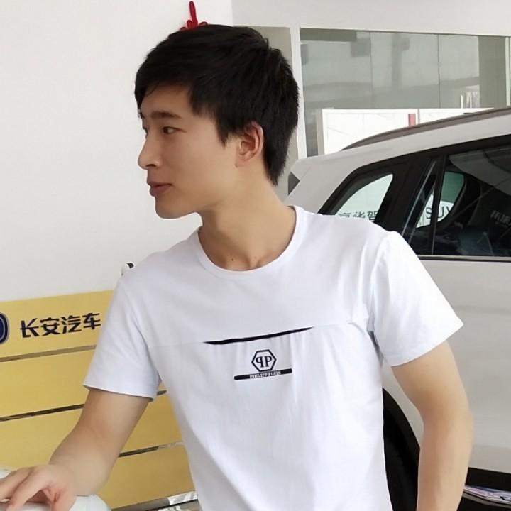 小何