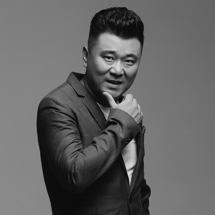 歌者付鹰