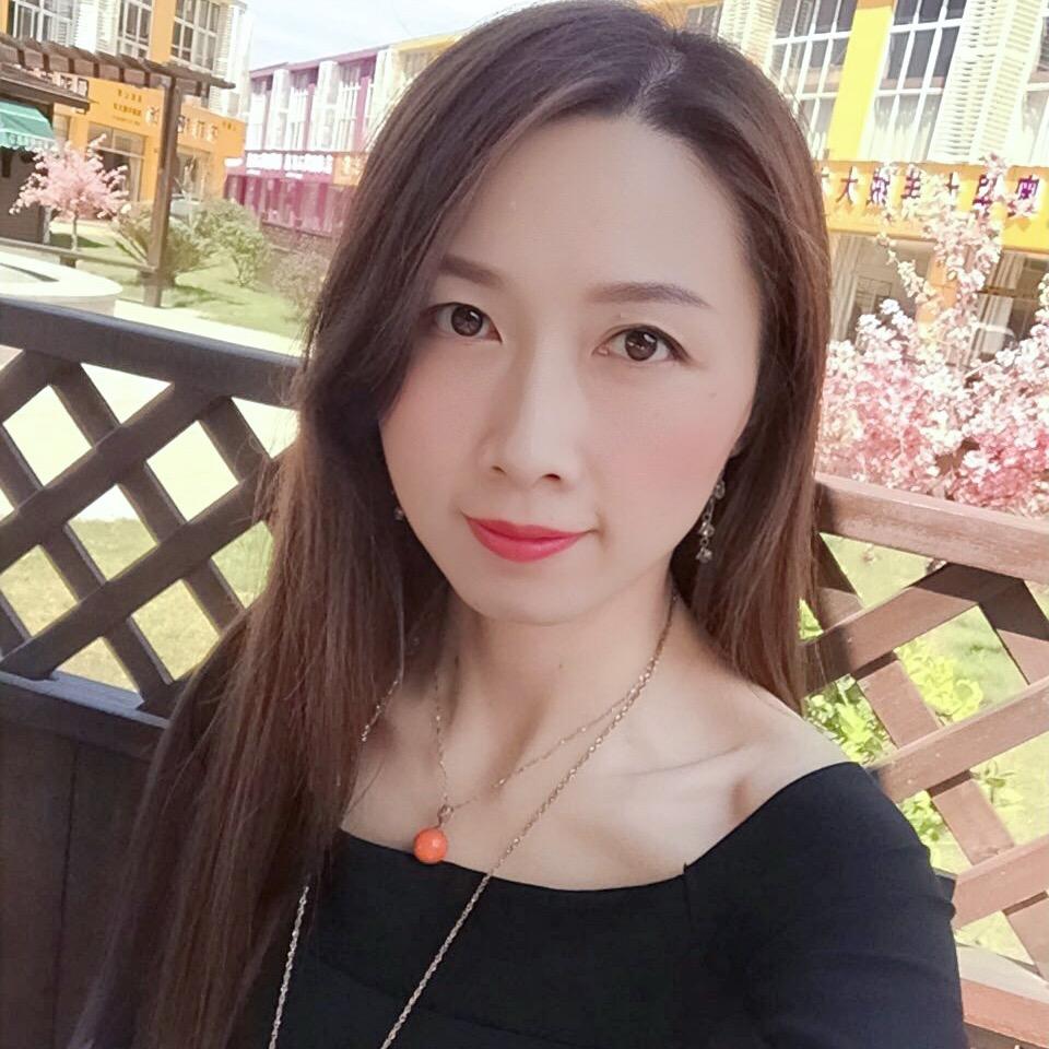 大衣工厂一批艾丽佳服饰制衣