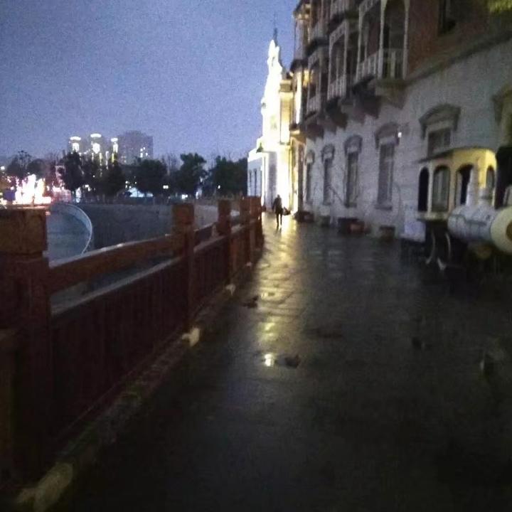 英子
