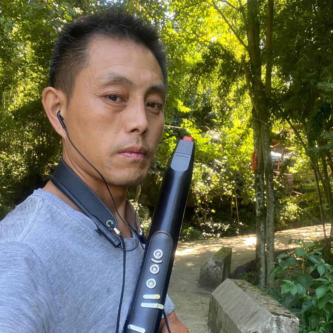 地摊哥（喜欢管）