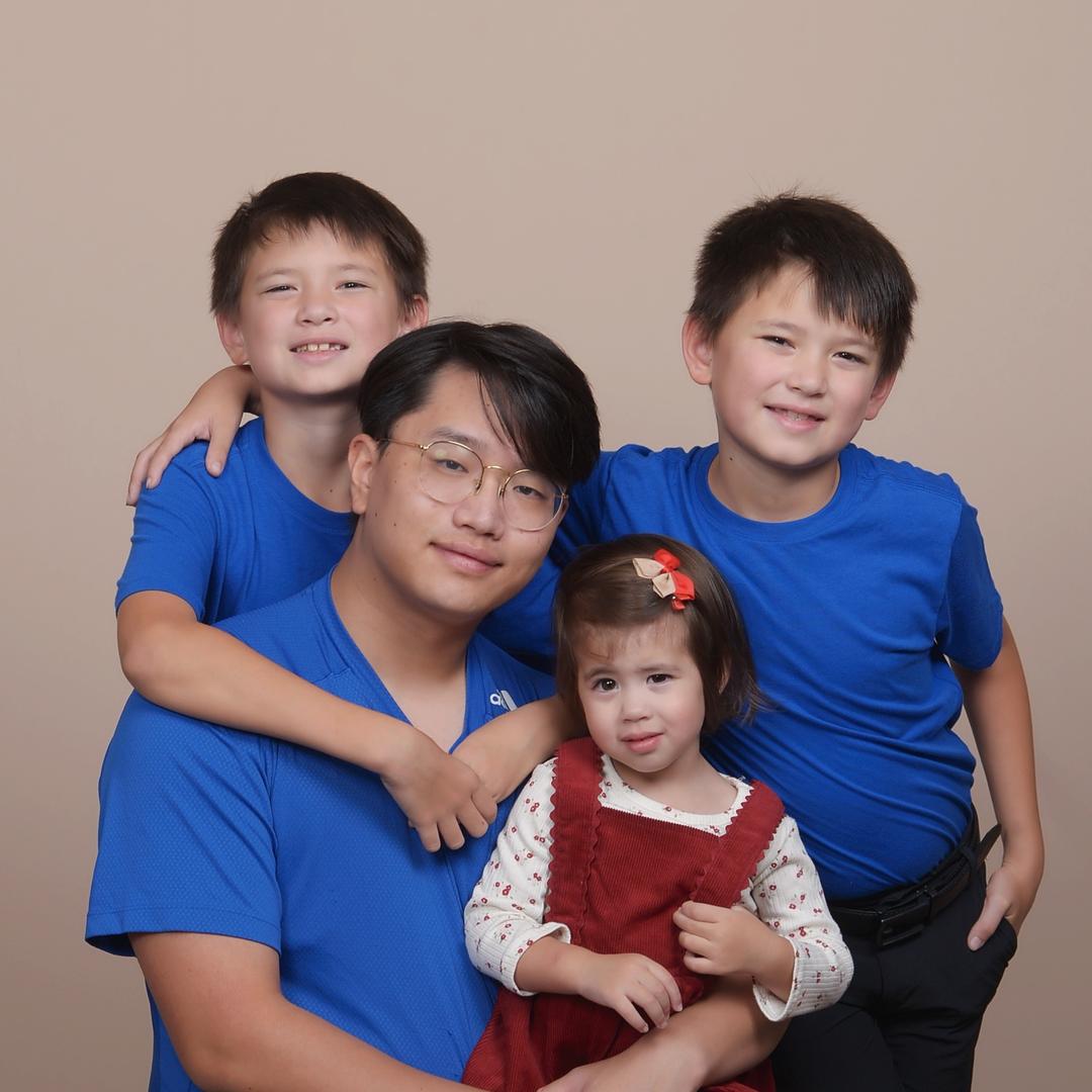 混血双胞胎四兄妹
