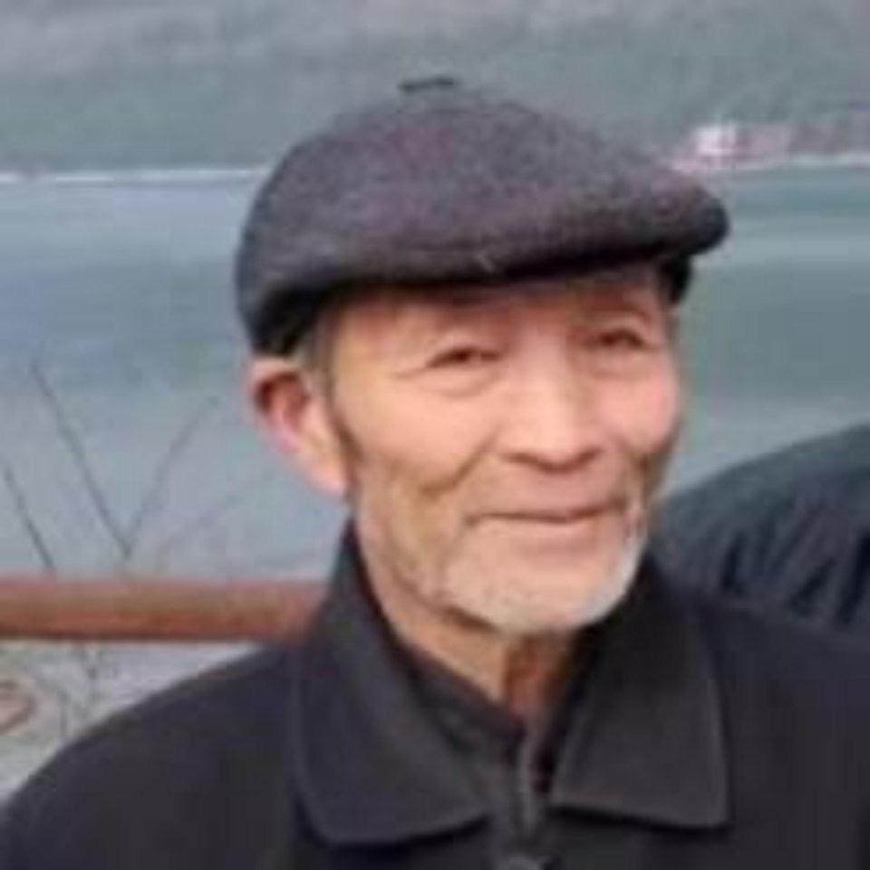 婚礼现场唱歌的81岁爷爷