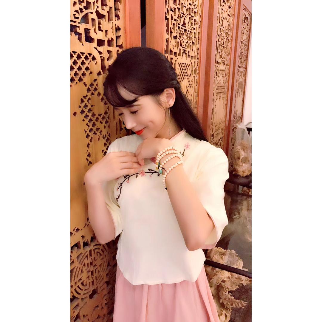 小酒窝。