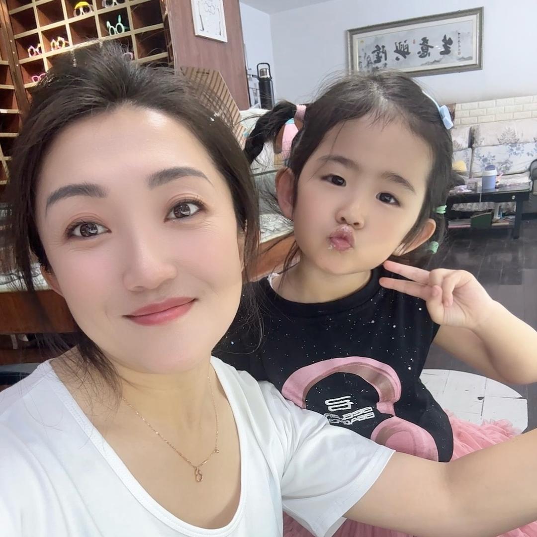 胡二蛋和她的漏风棉袄