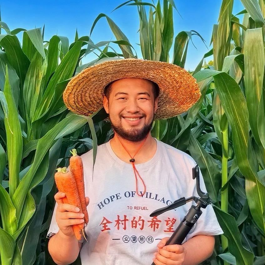 大胡子书记范思超