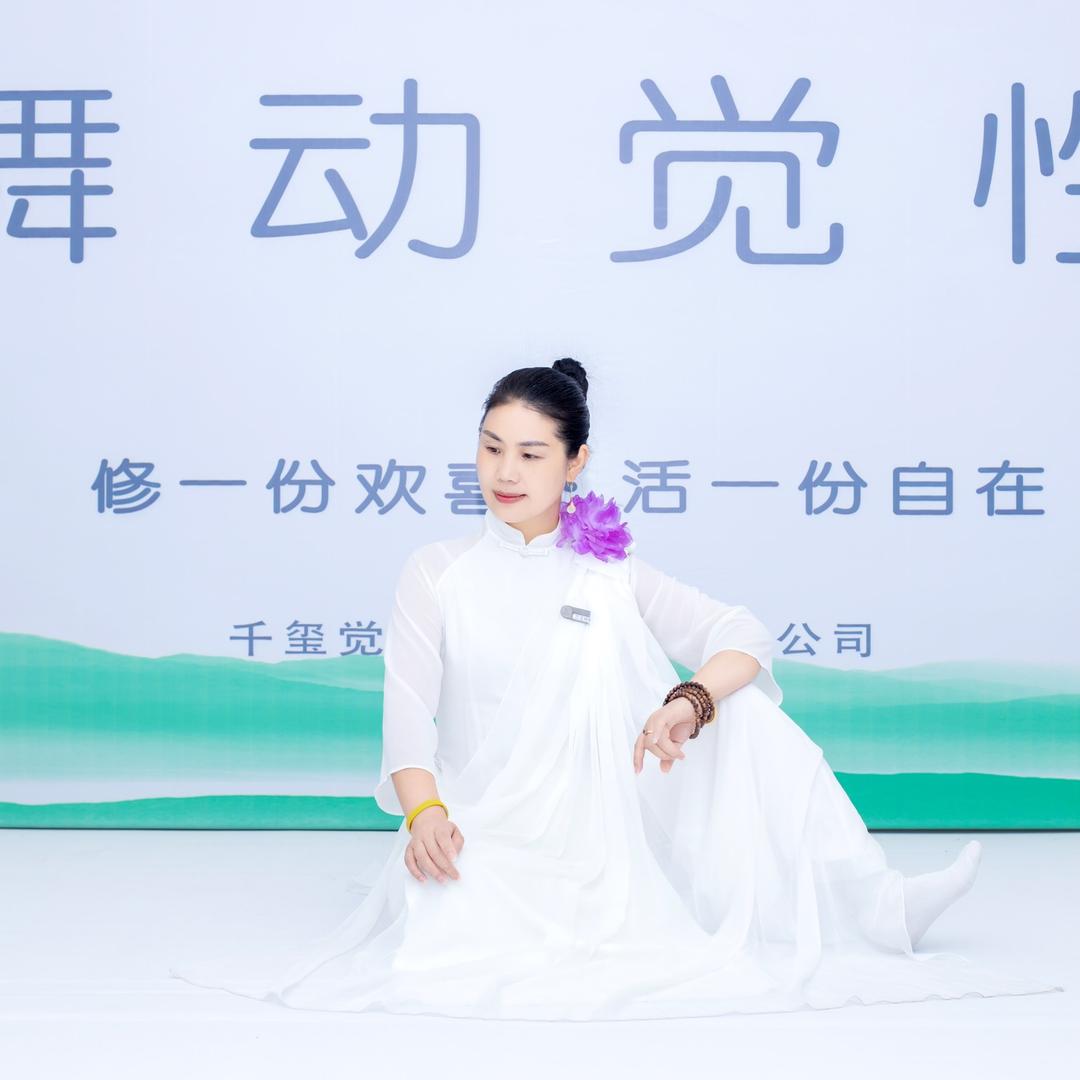 千玺觉性. 绮琳