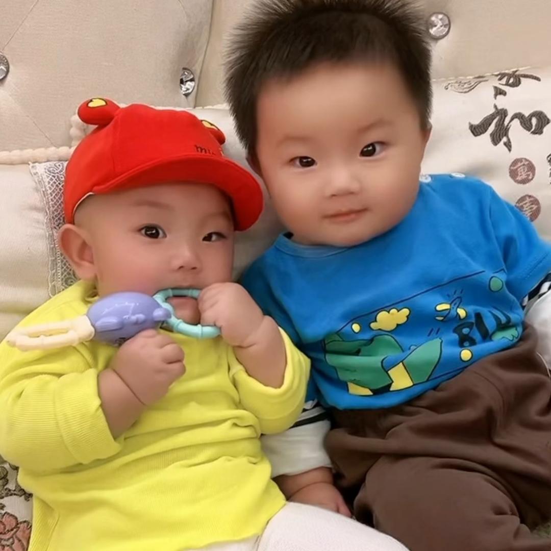 团团圆圆👦🏻👧🏻《龙凤胎》