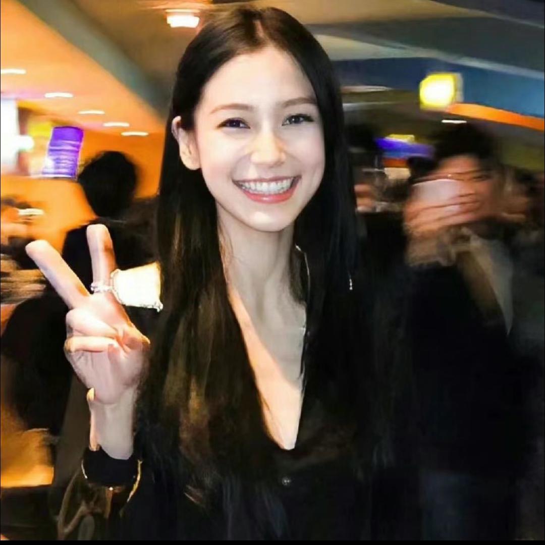 暴躁的菠萝包