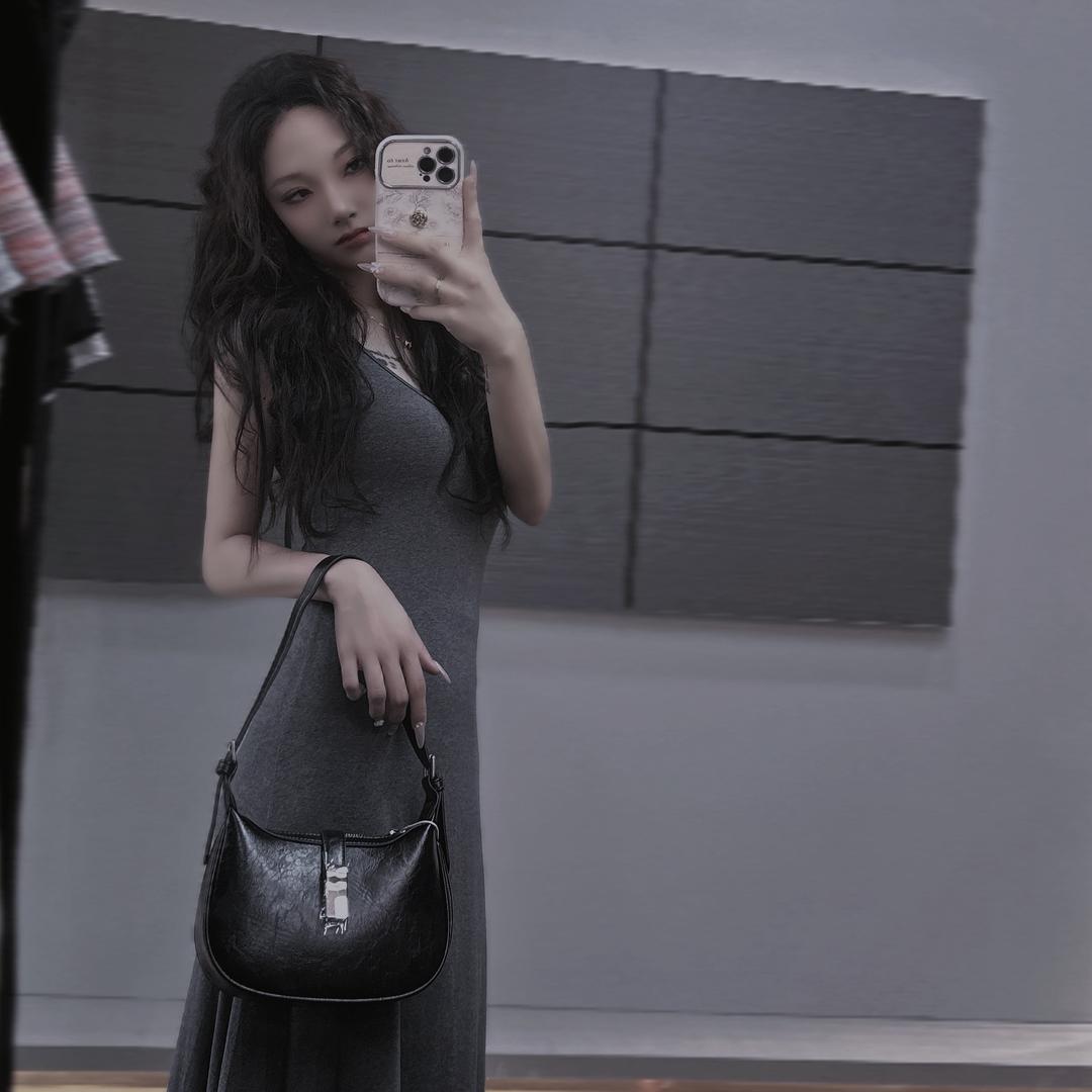 雯雯辣妹女装（老板娘个人号纯聊天版）