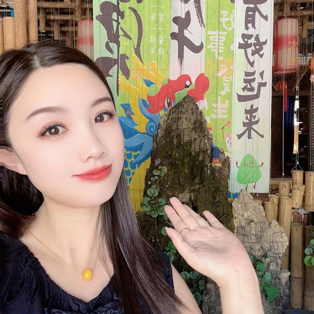竹山月满大江火锅彬彬