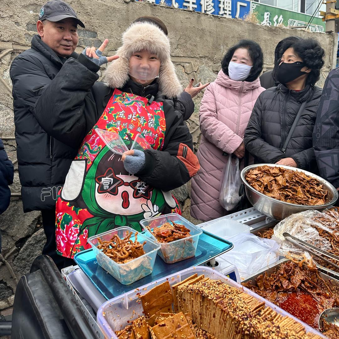 小萍在鞍山做野火锅和麻辣豆干