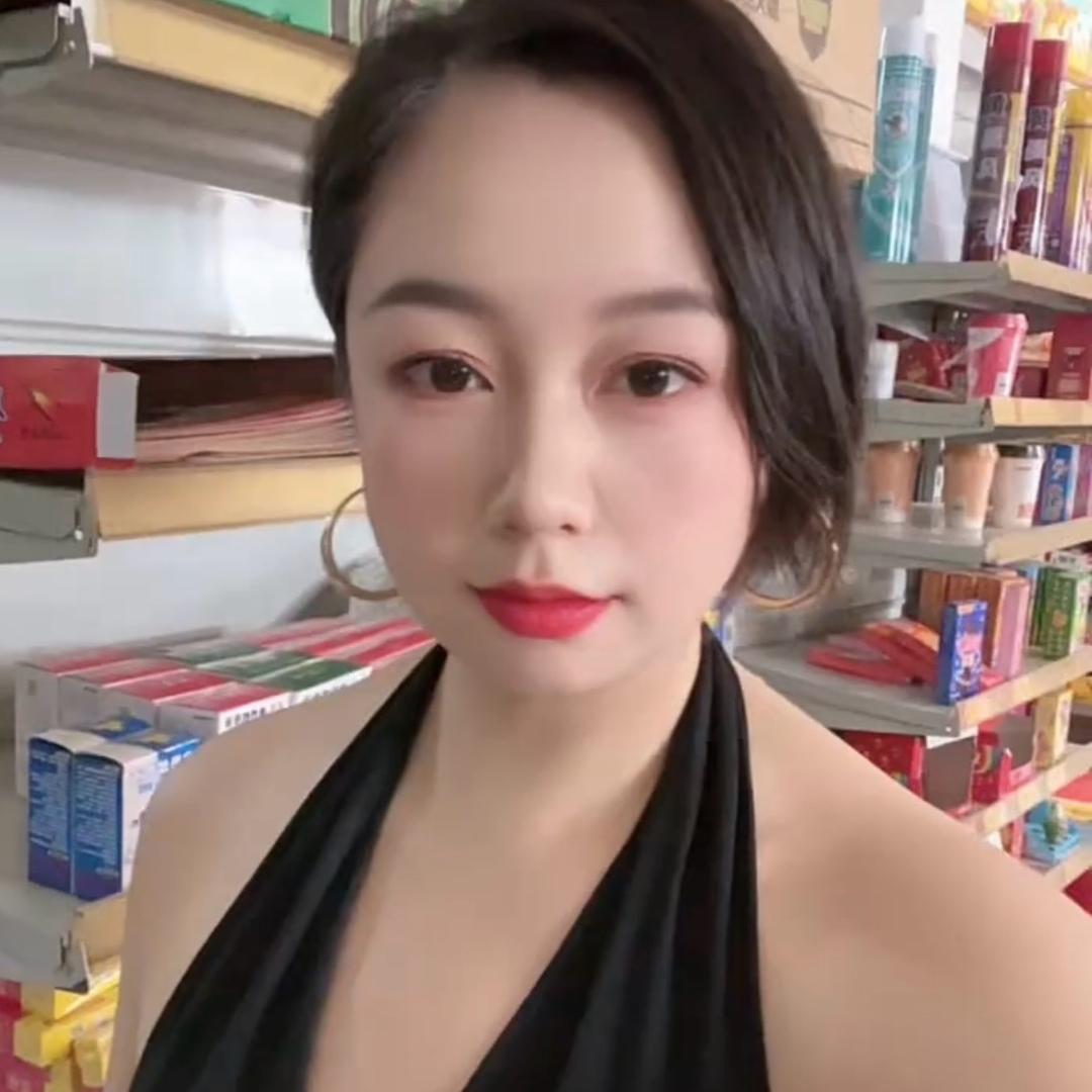 爱跳舞也爱生活的小薇