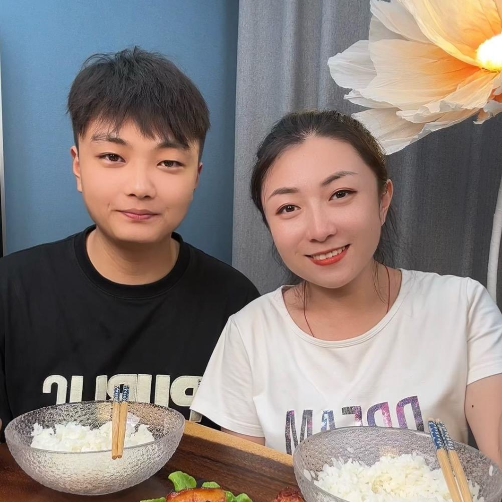 姐弟超爱吃