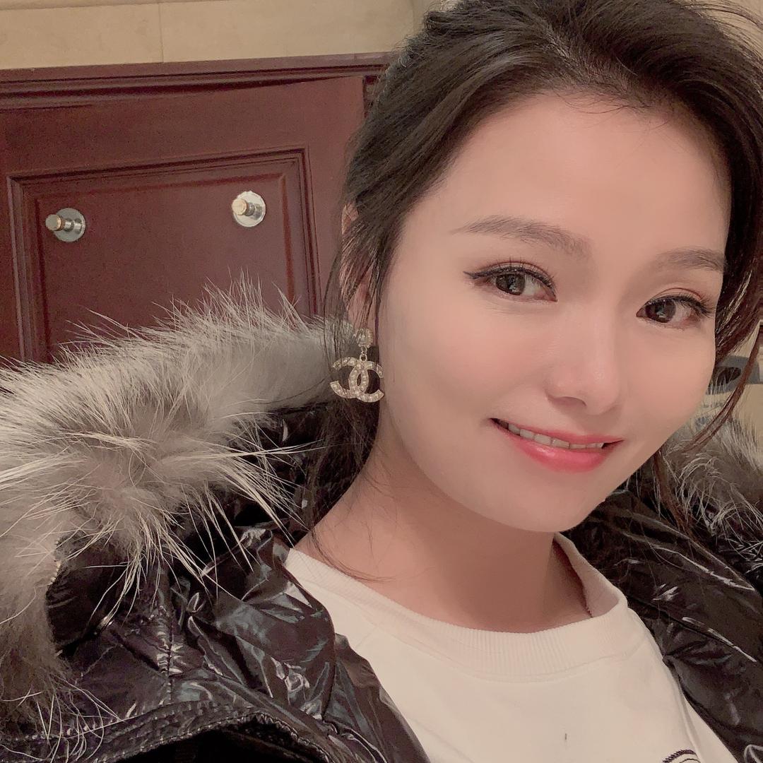 欣妈是自贸区老板娘珠宝工厂
