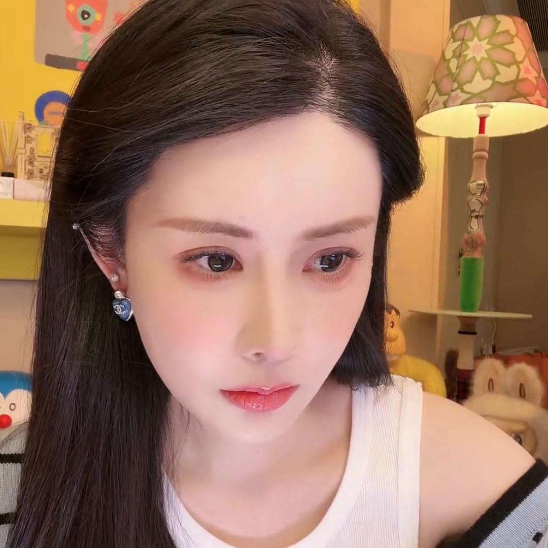 韦雪（教你变美）