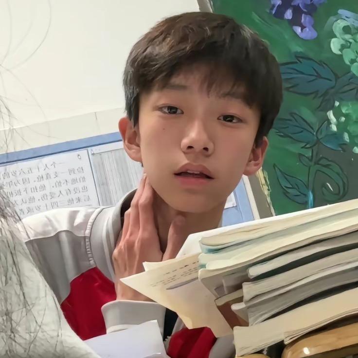 卓濠.