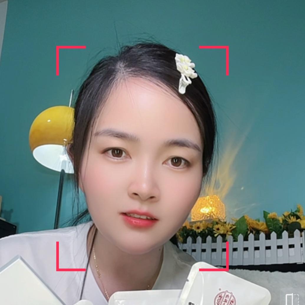 柯萌萌.