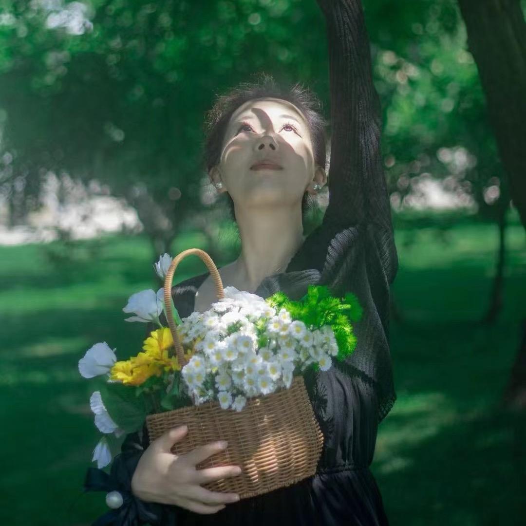 小茹爱吃香菜