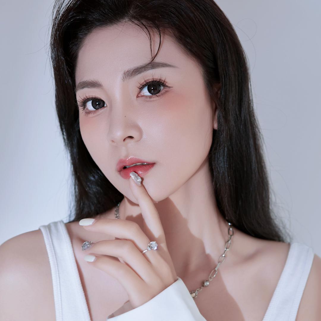 Ainube安卜美妆旗舰店账号