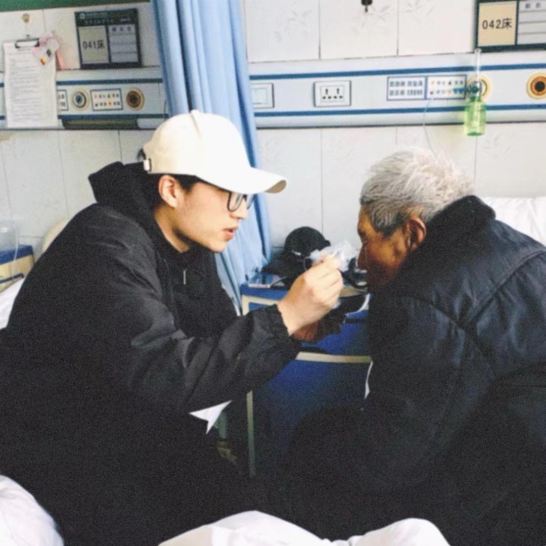 羊羊村长 （疯狂蒸包子中）