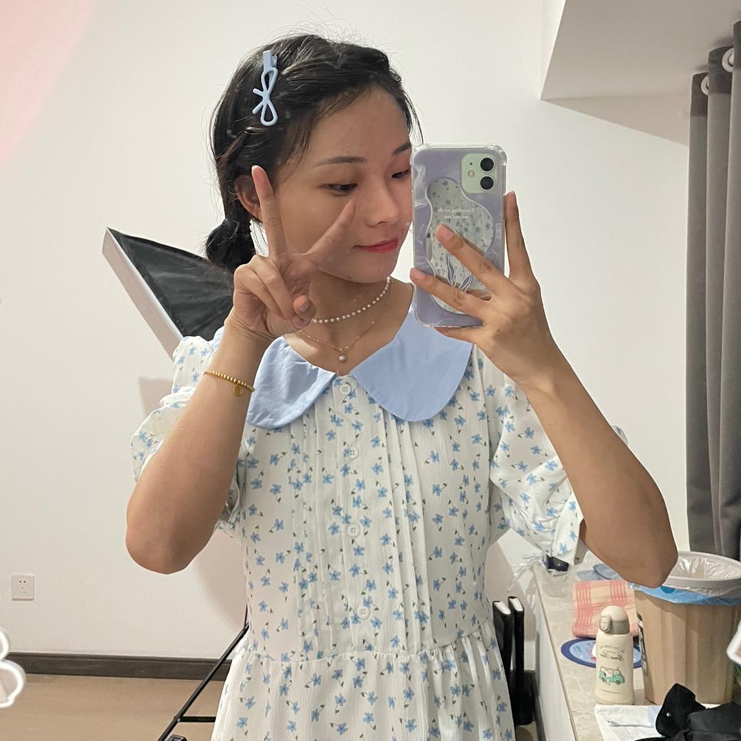 两颗小桃子
