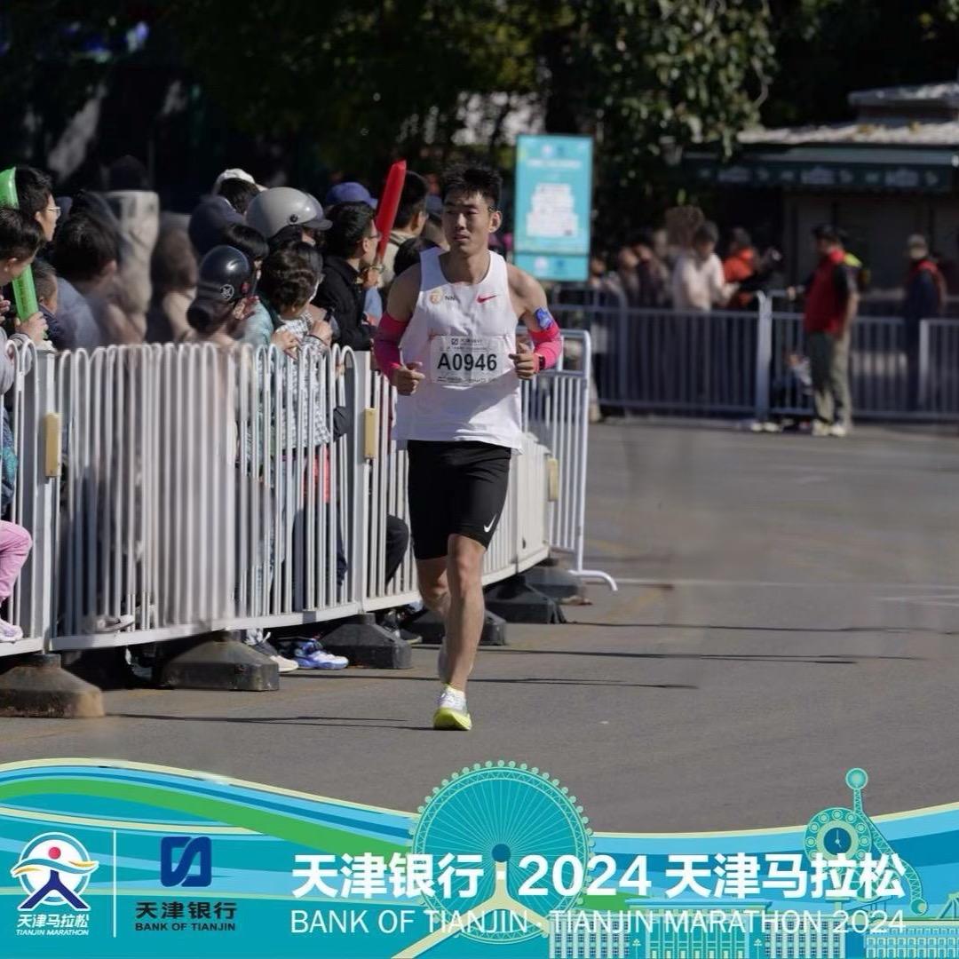 游不动的小崔
