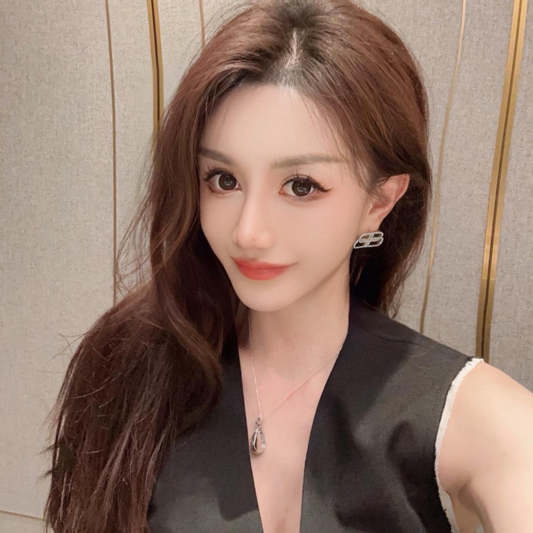 深圳南油蒲公英高定女装