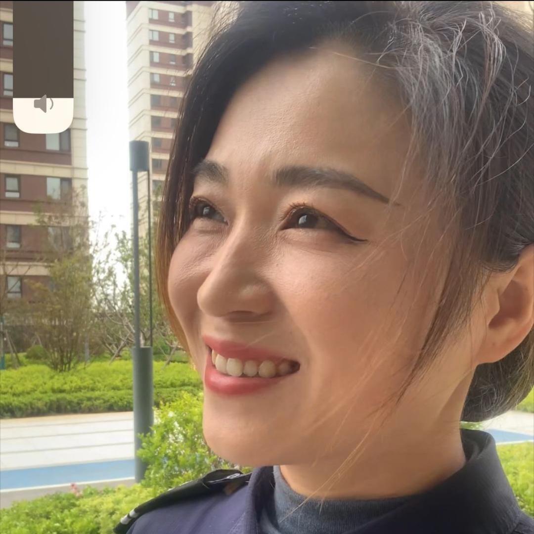 物业女保安