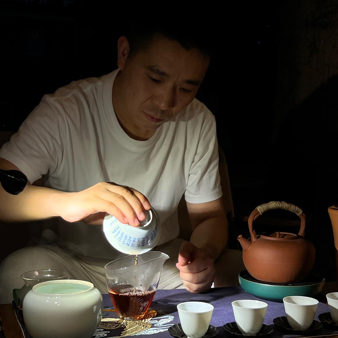 摆茶摊的泉哥