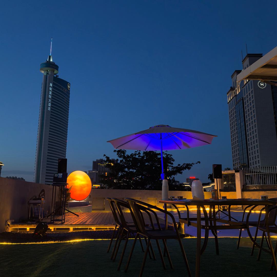 鲸喜露天漫酌